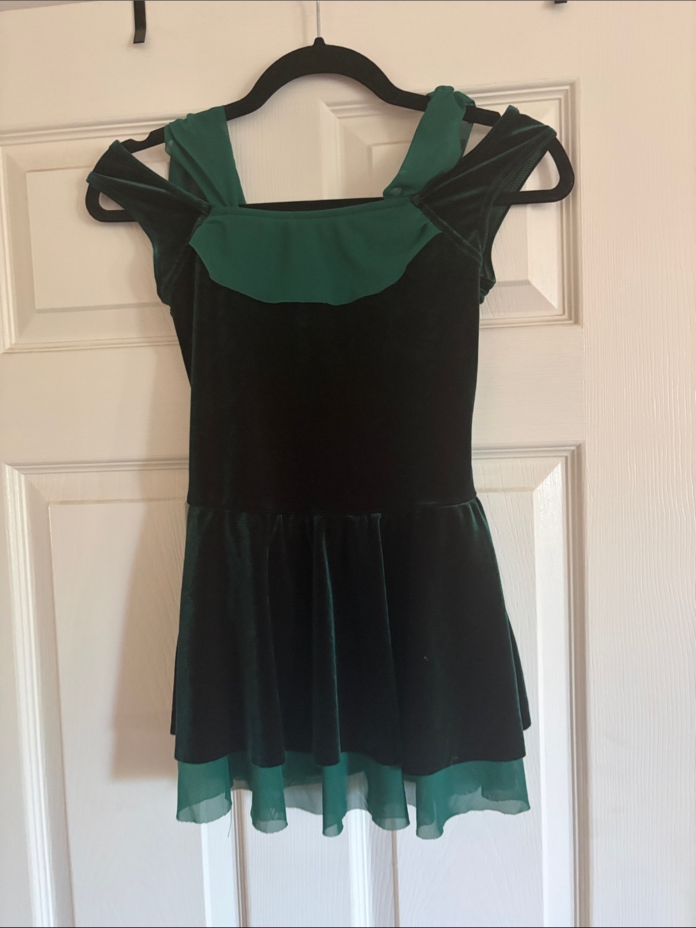 Girls' Emerald Green Velvet Dress with Chiffon Hem
